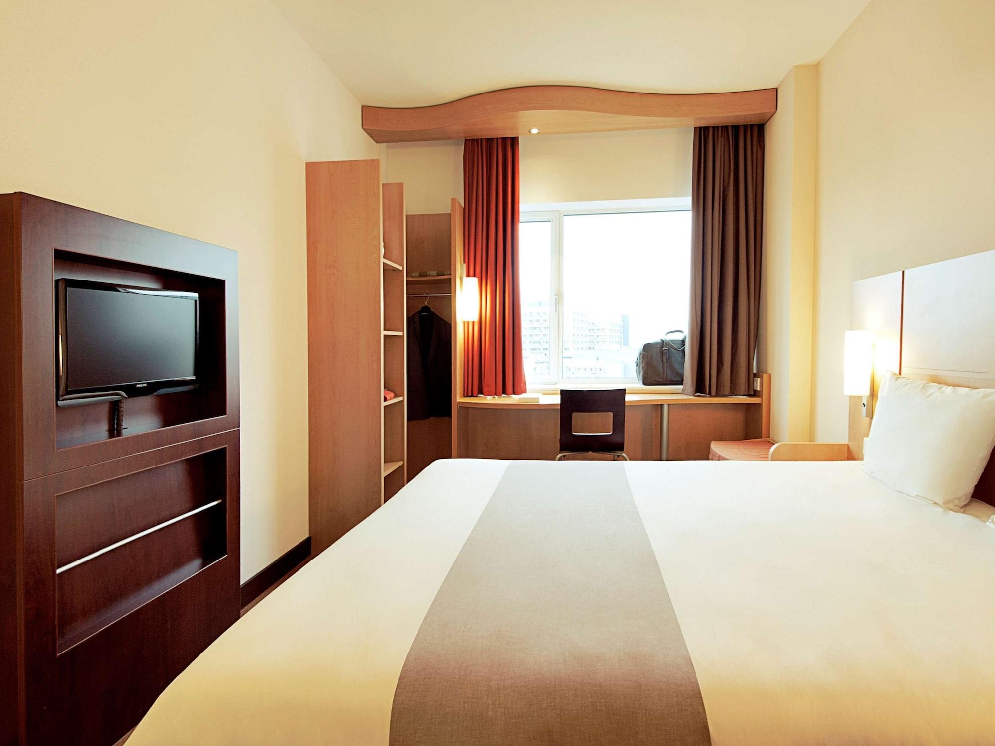 Ibis Hotel Friedrichshafen Airport Messe Экстерьер фото