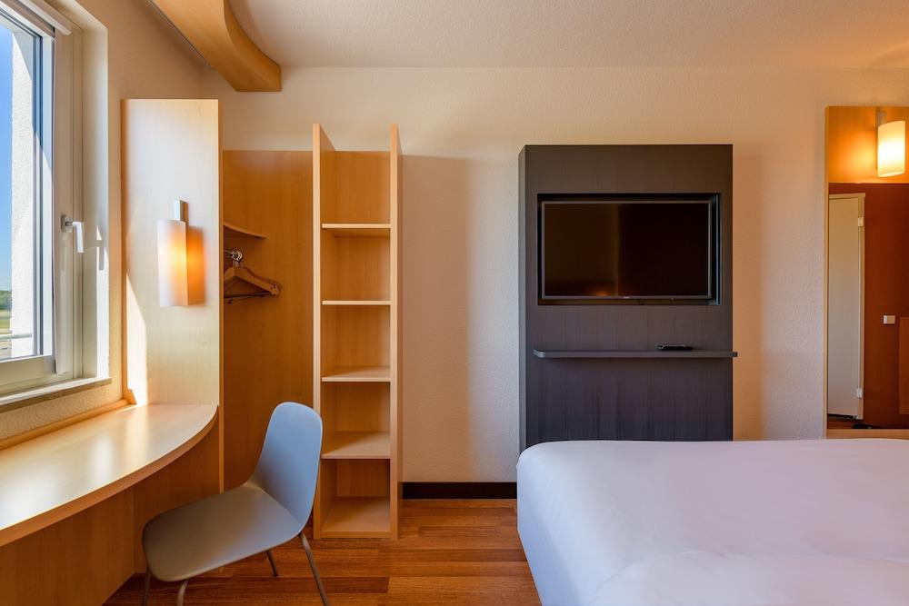 Ibis Hotel Friedrichshafen Airport Messe Экстерьер фото