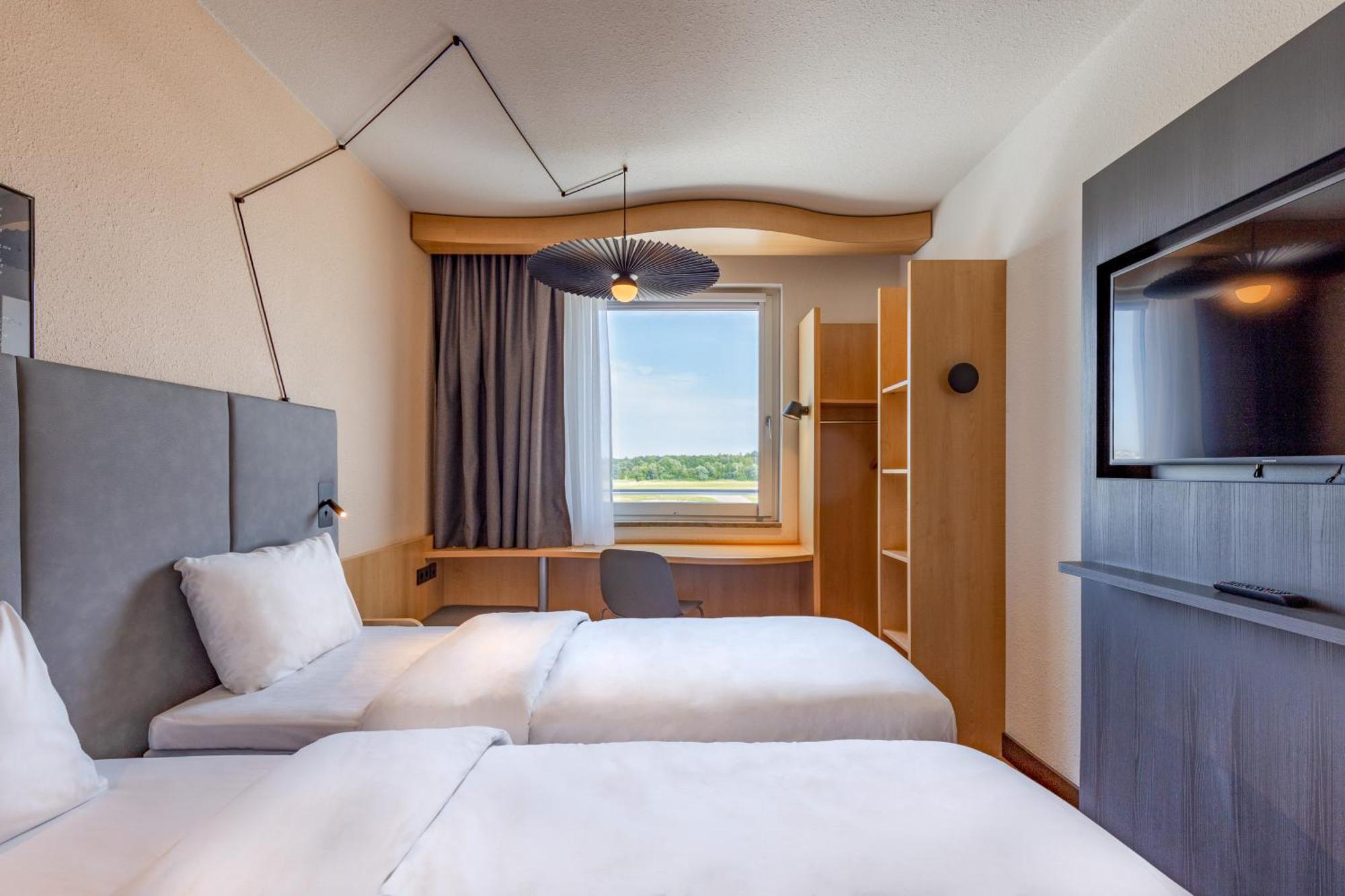 Ibis Hotel Friedrichshafen Airport Messe Экстерьер фото